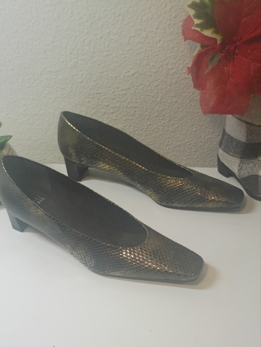 Stuart Weitzman Metallic Gold Snake-Embossed Pumps - Picture 7 of 12